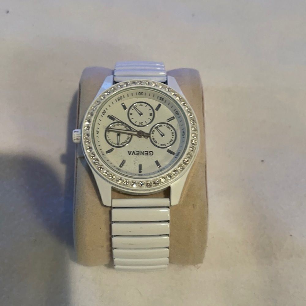Geneva Ladies Analog Watch White Face Rhinestones White Metal Stretch Band
